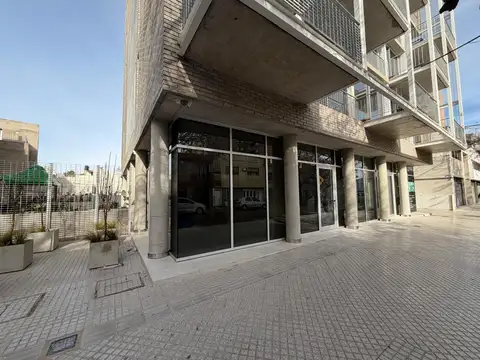 Local comercial vidriado al frente, en alquiler, - Viamonte 671