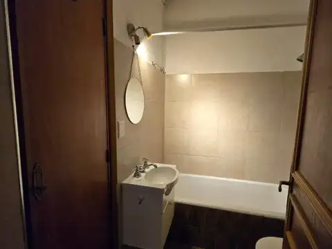 Departamento en Alquiler en Parque Centenario, $ 700.000