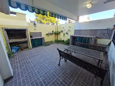 Depto Tipo Casa en Venta con 1 cocheras