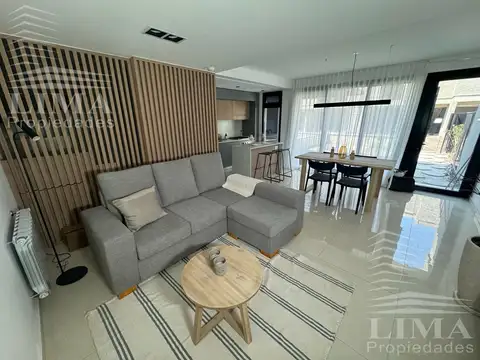 Casa 3 dormitorios. Green Fisherton, Wilde 400 bis