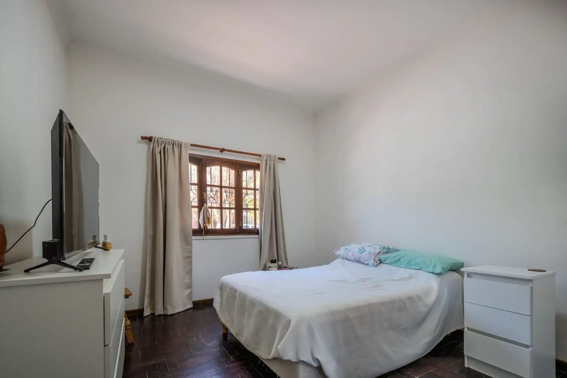 Venta Casa 3 ambientes con cochera y pileta