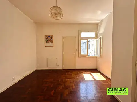 Depto Tipo Casa en Alquiler 40 años