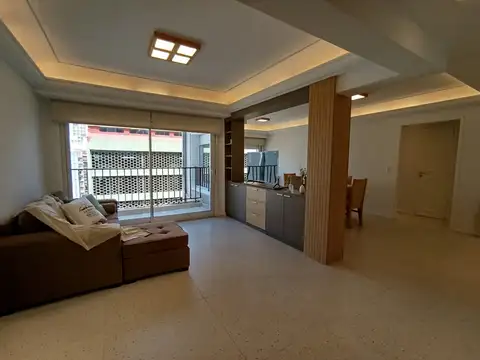 Amplio departamento de 4 Ambientes - Centro