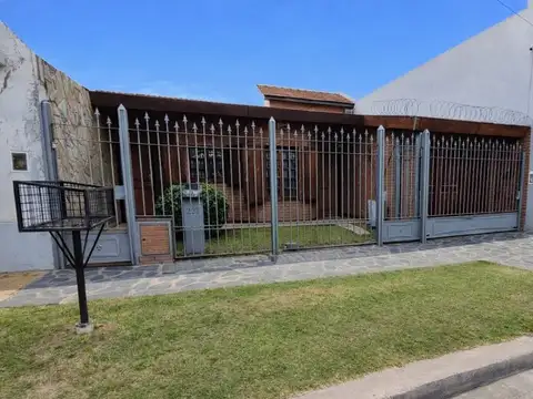 Venta casa 5 ambientes en Moron