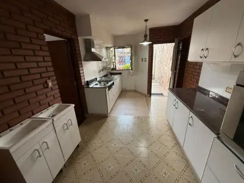 Venta casa 5 ambientes en Moron