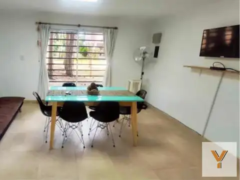 Casa 6 ambientes con 2 baños