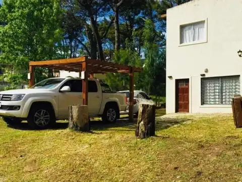 Casa en venta - 4 Dormitorios 4 Baños - 720Mts2 - Mar Azul