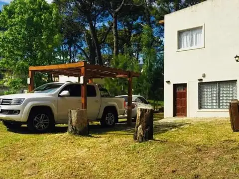 Casa en venta - 4 Dormitorios 4 Baños - 720Mts2 - Mar Azul