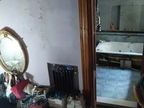 Casa De 5 Ambientes, Patio Y Terraza Con Parrilla.