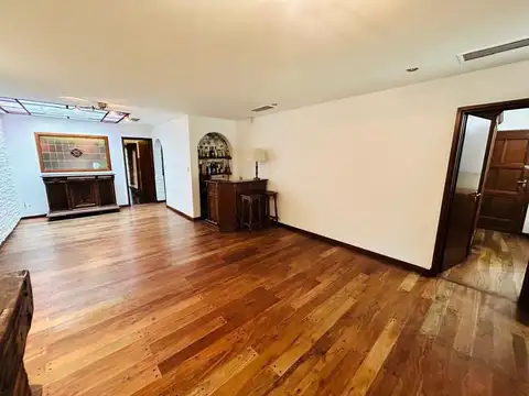Casa 7 ambientes con 2 baños