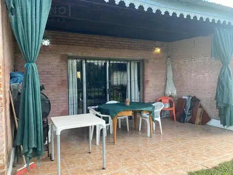Casa 4 ambientes con 2 baños