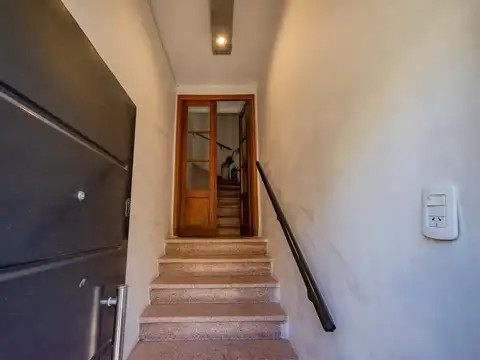 Depto Tipo Casa en Venta 40 años