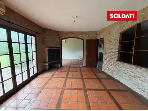 Casa en venta y alquiler sobre lote de más de  2.500 m2 - excelente acceso - bajas expensas - Pilar