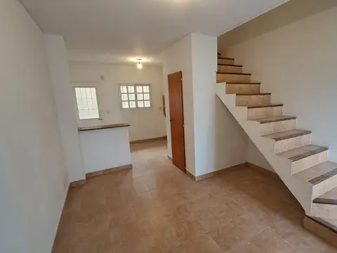 Depto Tipo Casa en Alquiler de 3 ambientes