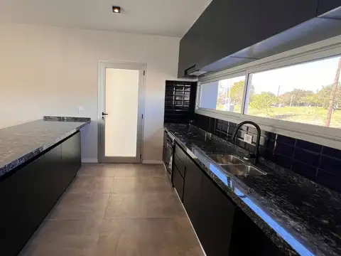 CASA EN TEJAS 4 PLANTA BAJA MALAGUEÑO
