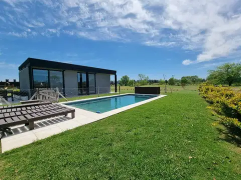 CASA PREMIUM EN VENTA 5 AMB COUNTRY MEDAL PILAR