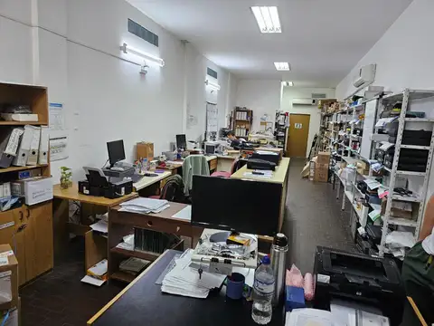 Local Comercial - Alquiler - Mataderos - Con excelentes y amplias oficinas