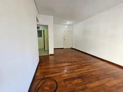 Departamento en Alquiler en Parque Chacabuco, $ 850.000