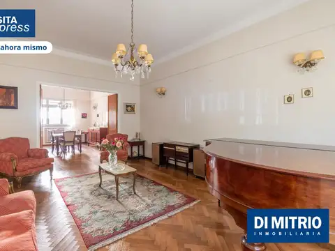 10 ambientes y jardín sobre lote de 500m2. Múltiples usos.