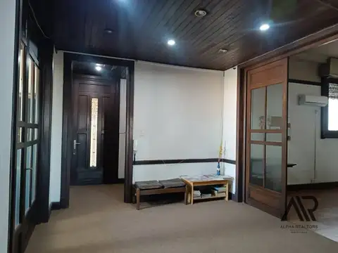 Oficina 10 ambientes con 3 baños