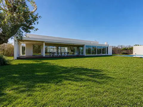 Casa en Venta con 2 cocheras