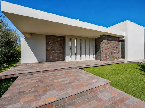 Casa 6 ambientes con 3 baños