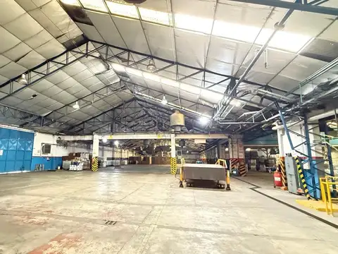 Excelente Deposito Nave Industrial con 15.528 mts cub Parque Industrial Lanus