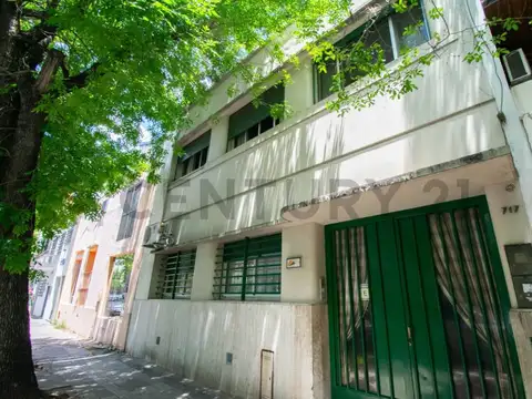 Casa 9 ambientes con 5 baños