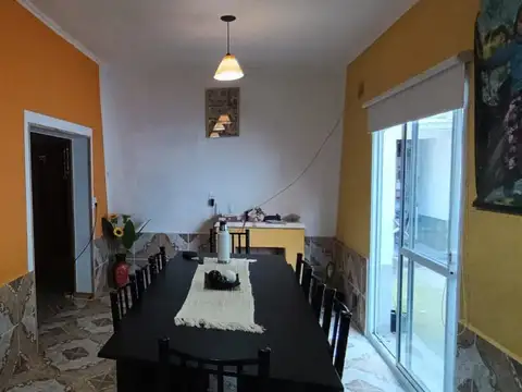 Casa 12 ambientes con 4 baños
