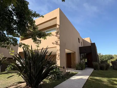 VENTA Casa 4 ambientes en Buenos Aires Golf Club 