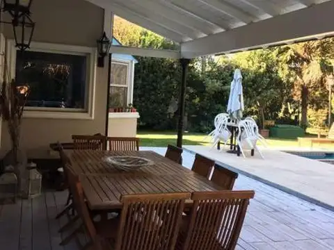 Casa 5 ambientes con 2 baños