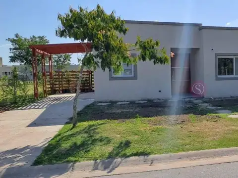 Casa  en Venta en Santa Emilia, Pilar del Este, Pilar