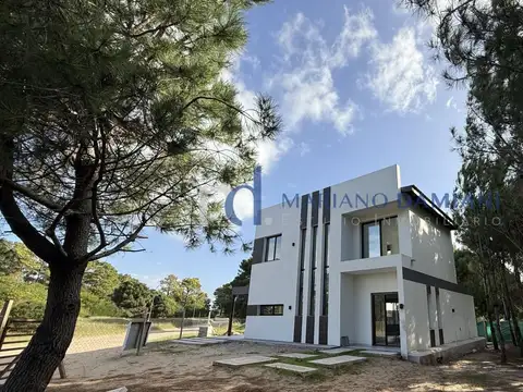 Casa 3 Dormitorios en Venta en Pinamar Zona Náyades