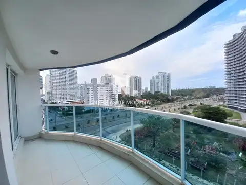 Vende apartamento de 2 dormitorios en Punta del Este