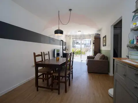 Av. del Canal esquina Filadelfia 100