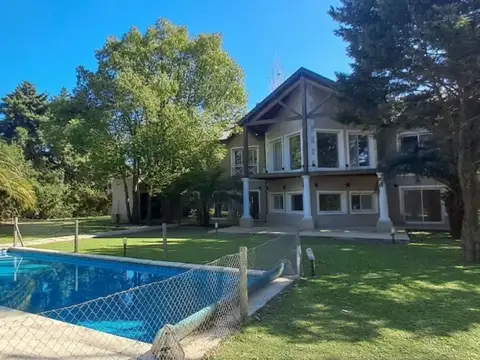 Casa 8 ambientes con 7 baños