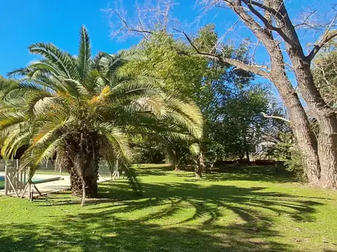 Casa en Alquiler con 6 cocheras