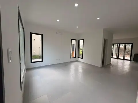 Casa 4 ambientes con 3 baños