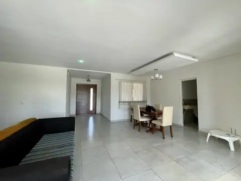 Casa en Venta con 4 cocheras