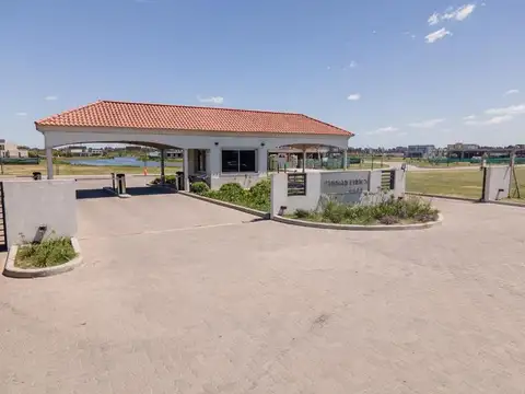 Lote a laguna en barrio Magallanes, Pueblos del Plata. Hudson, Berazategui.