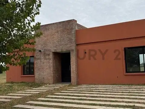Casa en Venta en Lobos, USD 167.000