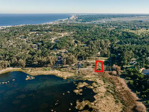Lote en venta de 1.126 m2 sobre la costa de Laguna Blanca - Reserva Montoya