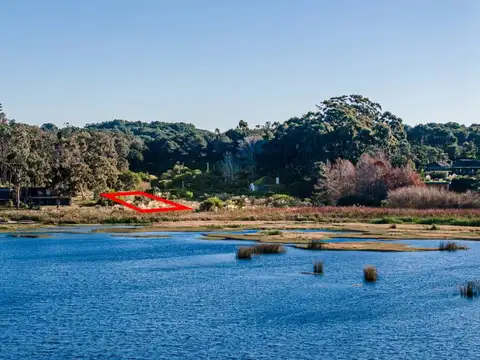 Lote en venta de 1.126 m2 sobre la costa de Laguna Blanca - Reserva Montoya