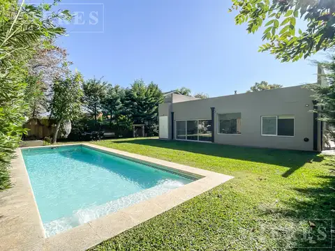 Casa 6 ambientes con 2 baños
