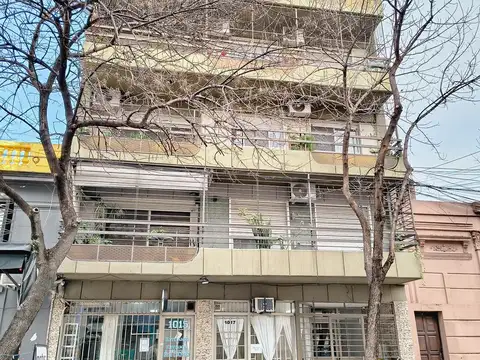 Local comercial vidriado al Frente