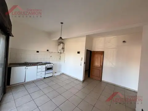 DEPARTAMENTO DE  2 AMBIENTES EN ALQUILER – LOMAS DEL MIRADOR – BAJAS EXPENSAS – BALCÓN AL FRENTE