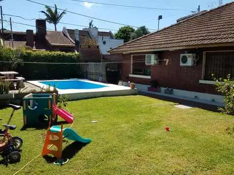 Casa 5 ambientes con 2 baños