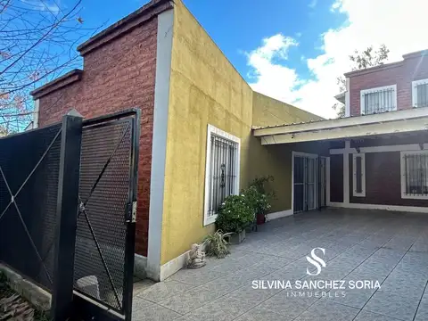 VENTA CASA DE 4 AMBIENTES EN EL CENTRO DE LOS CARDALES