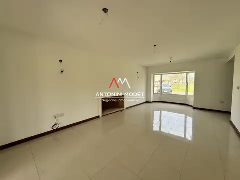 Casa 5 ambientes con 4 baños
