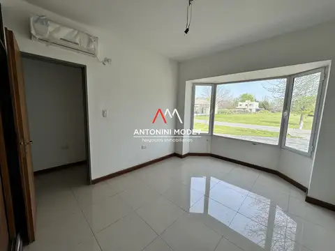 CASA EN VENTA EN LOS ALCANFORES - PILAR